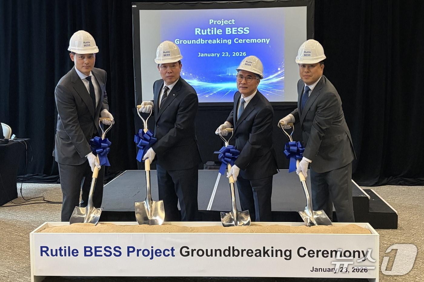 본문 이미지 - 현지 시각 기준 지난 23일 미국 텍사스주에서 열린 '루틸 BESS(배터리 에너지 저장 장치)' 착공식 (남부발전 제공. 재판매 및 DB금지)