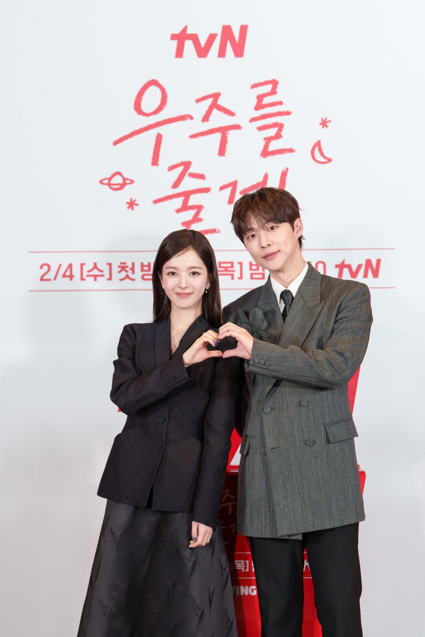 본문 이미지 - 배우 노정의(왼쪽), 배인혁/ 사진제공=tvN