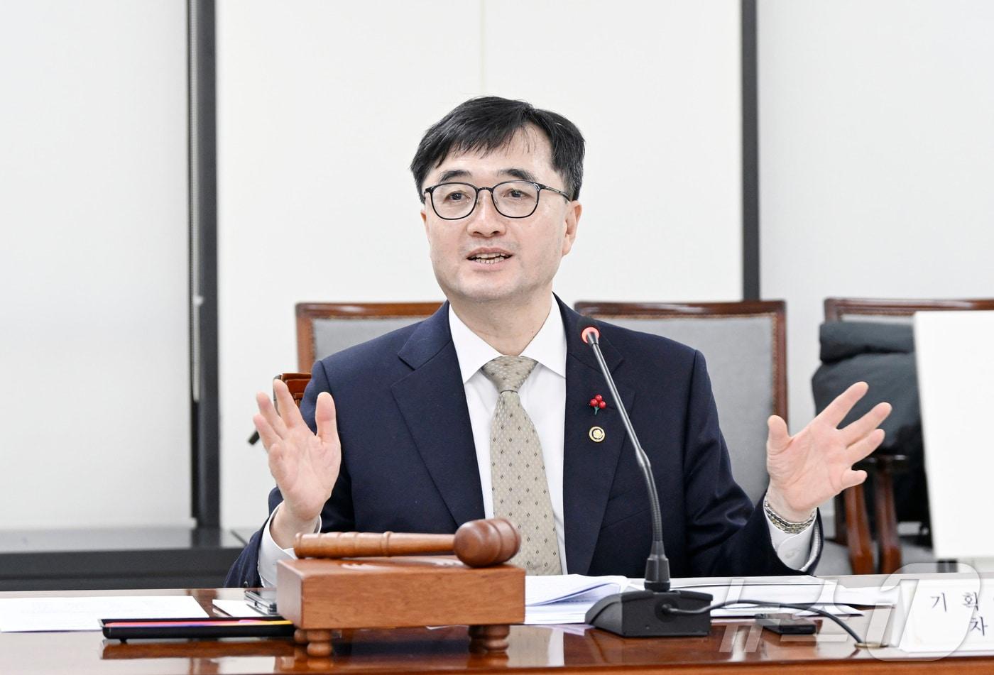 본문 이미지 - 임기근 기획예산처 장관 직무대행 차관이 27일 오후 서울 중구 한국방송광고진흥공사에서 열린 '2026년 제1회 민간투자사업심의위원회 본회의'를 주재하고 있다. (기획예산처 제공. 재판매 및 DB 금지) 2026.1.27/뉴스1