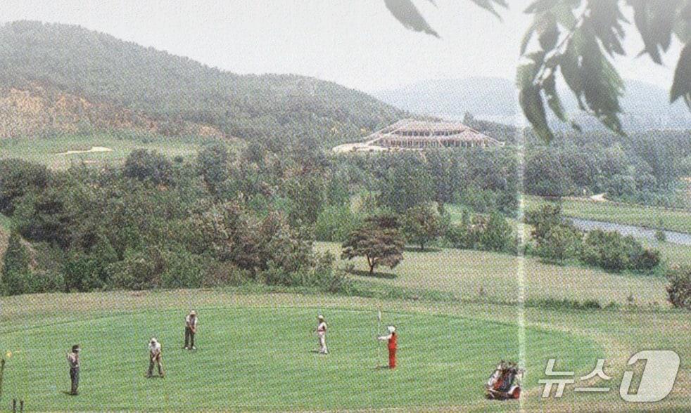 본문 이미지 - 루파인 여행사 홈페이지에 올라온 '평양골프장 아마추어 대회' 관련 사진 갈무리 (출처 루파인 여행사 홈페이지)