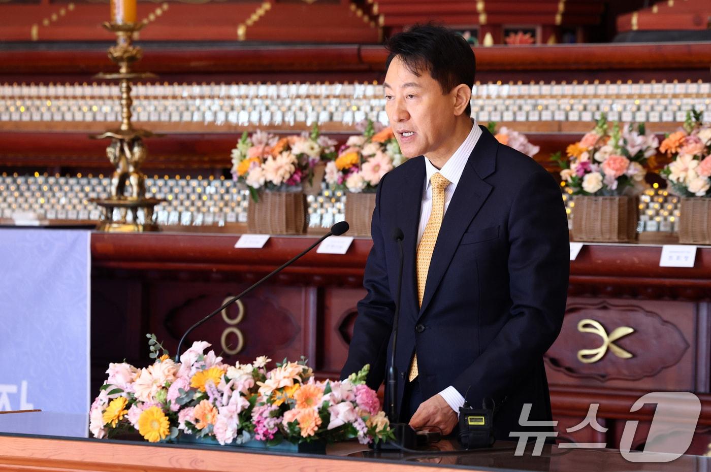 본문 이미지 - 오세훈 서울시장이 27일 오후 서울 종로구 조계사에서 열린 한국불교지도자 신년하례법회에서 축사를 하고 있다. 2026.1.27/뉴스1 ⓒ News1 최지환 기자