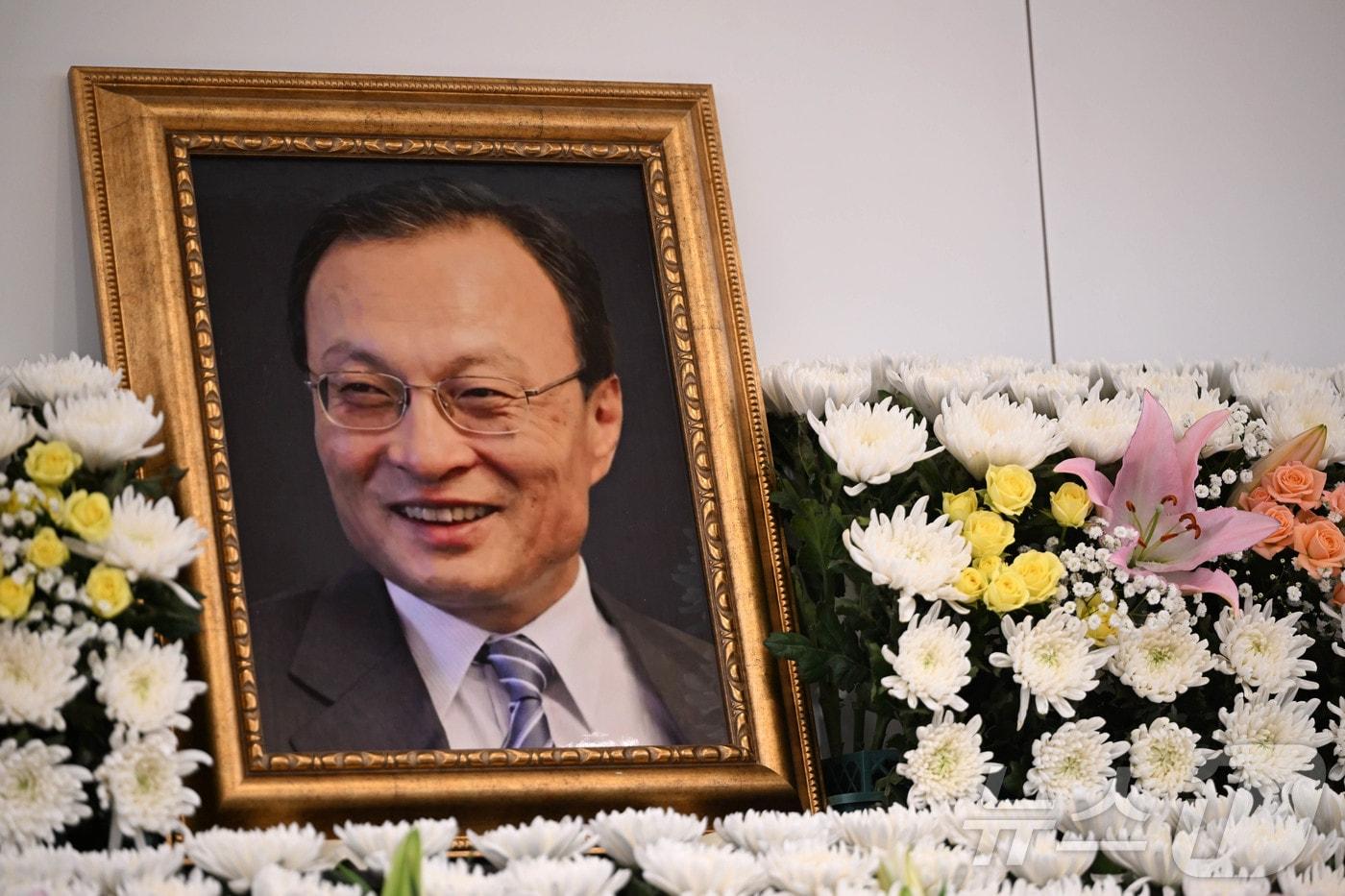 본문 이미지 - 27일 서울 종로구 서울대학교병원 장례식장에 이해찬 민주평화통일자문회의 수석부의장의 빈소에 고인의 영정사진이 놓여있다. 2026.1.27/뉴스1 ⓒ News1 사진공동취재단