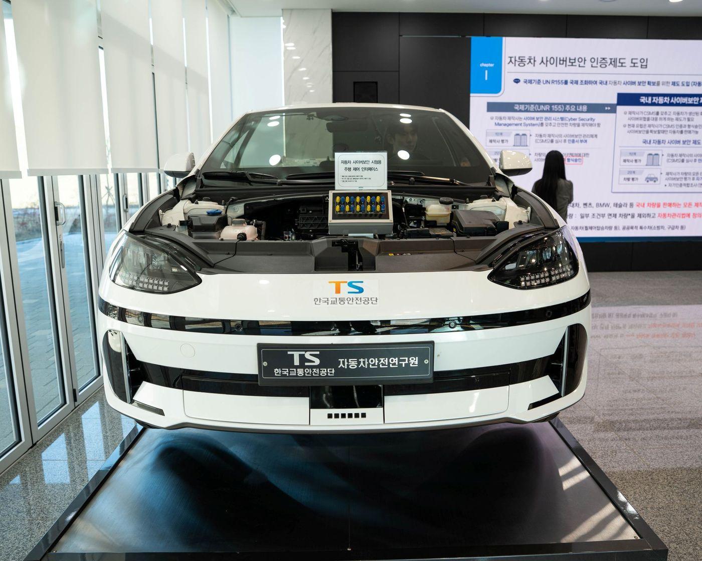 본문 이미지 - TS 해킹 시연 사진.(한국교통안전공단 제공)뉴스1ⓒ news1