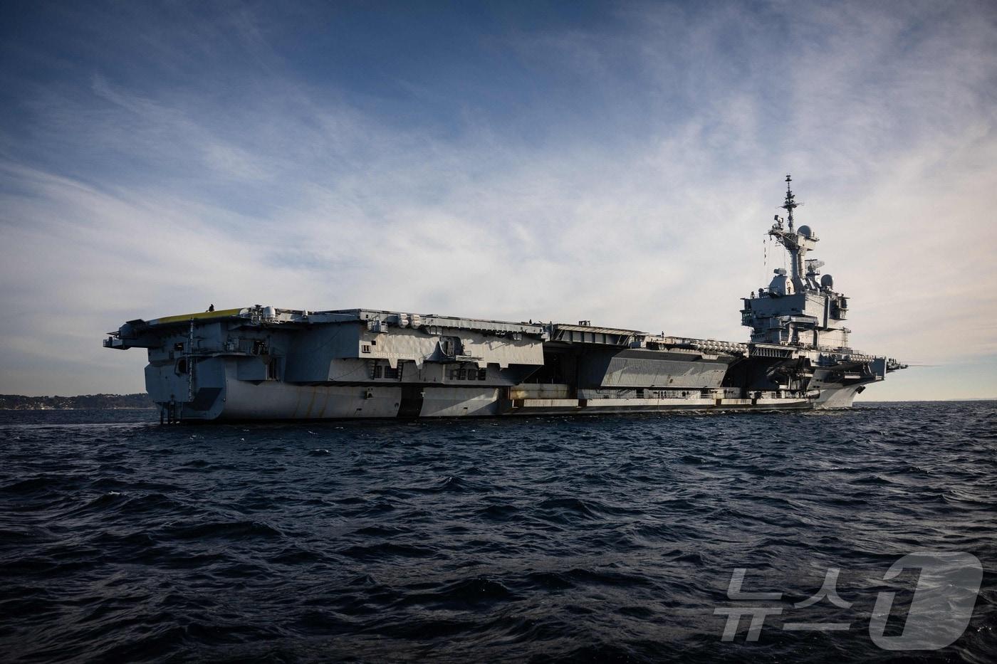 본문 이미지 - 프랑스군 항공모함 샤를 드골함 <자료사진> ⓒ AFP=뉴스1