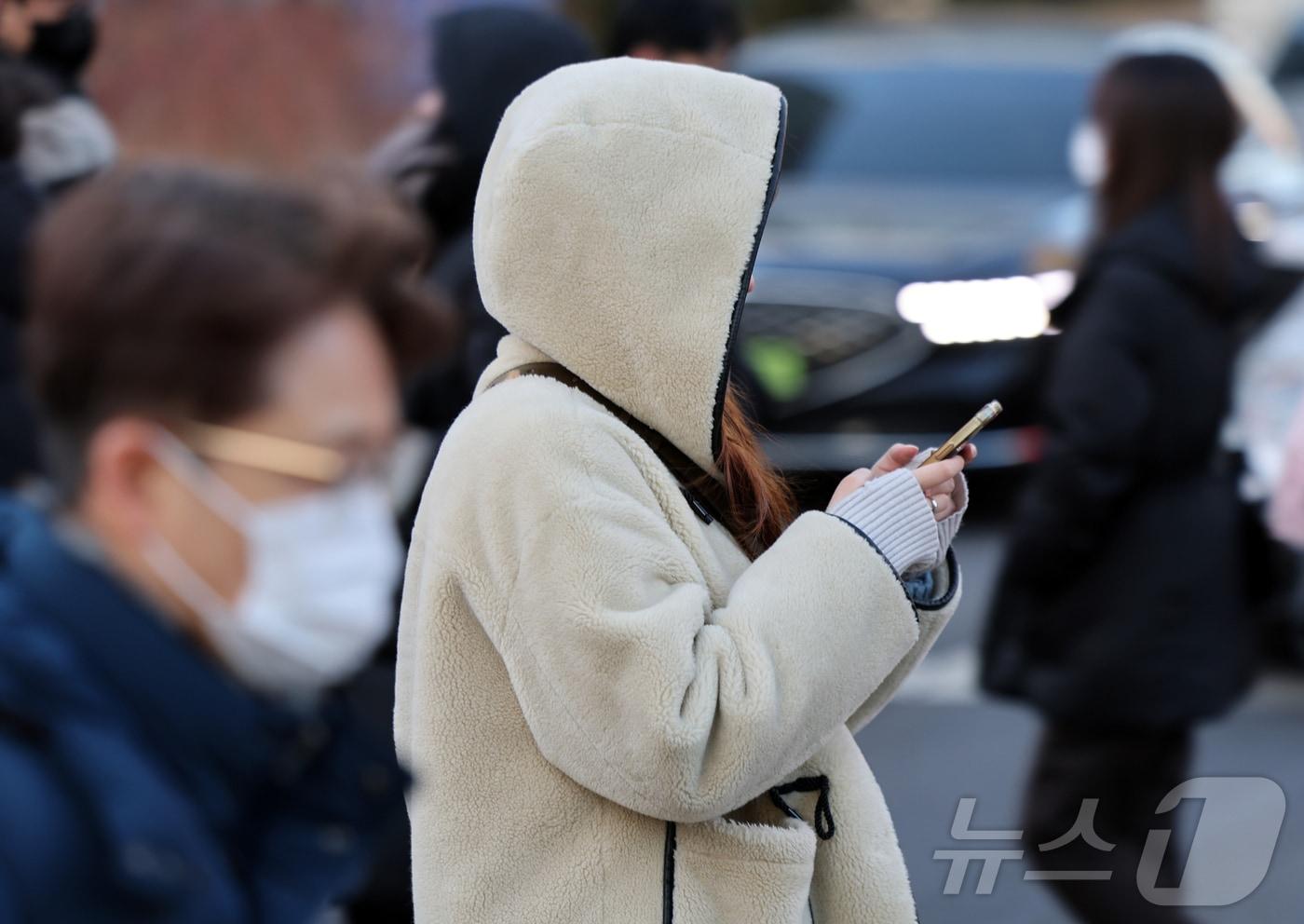 본문 이미지 - 시민들이 발걸음을 옮기고 있다.(사진은 기사 내용과 무관함) / 뉴스1 ⓒ News1