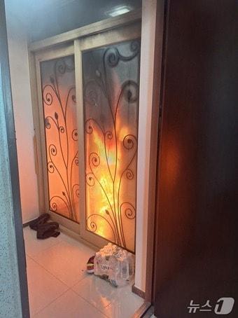 본문 이미지 - 지난 27일 오후 서귀포시 대정읍 공동주택에서 발생한 화재.(제주도소방안전본부 제공. 재판매 및 DB 금지)