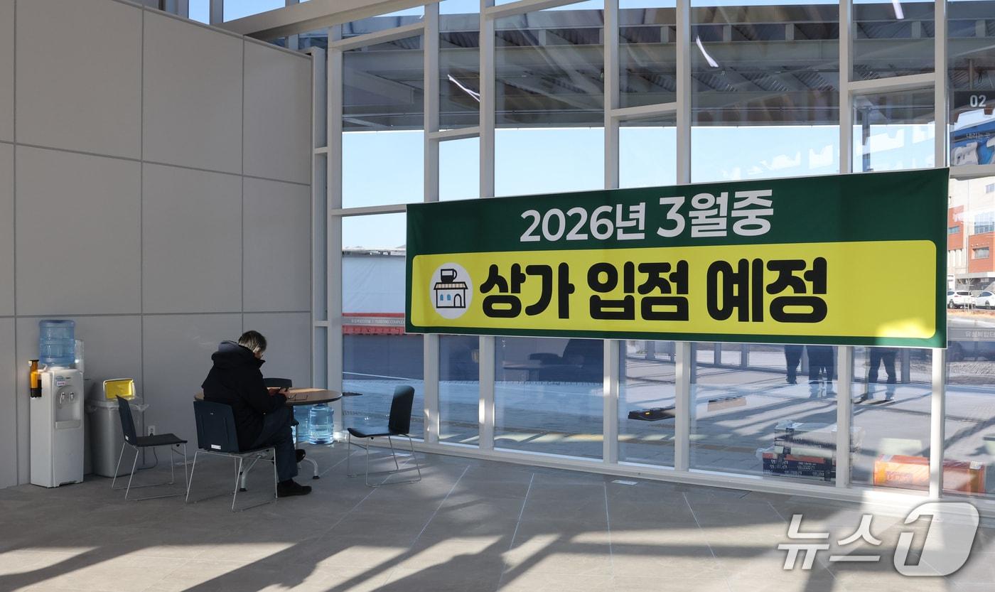 본문 이미지 - 유성복합터미널이 28일 운영에 들어갔지만 상가는 입점되지 않고 있다. ⓒ News1 김기태 기자