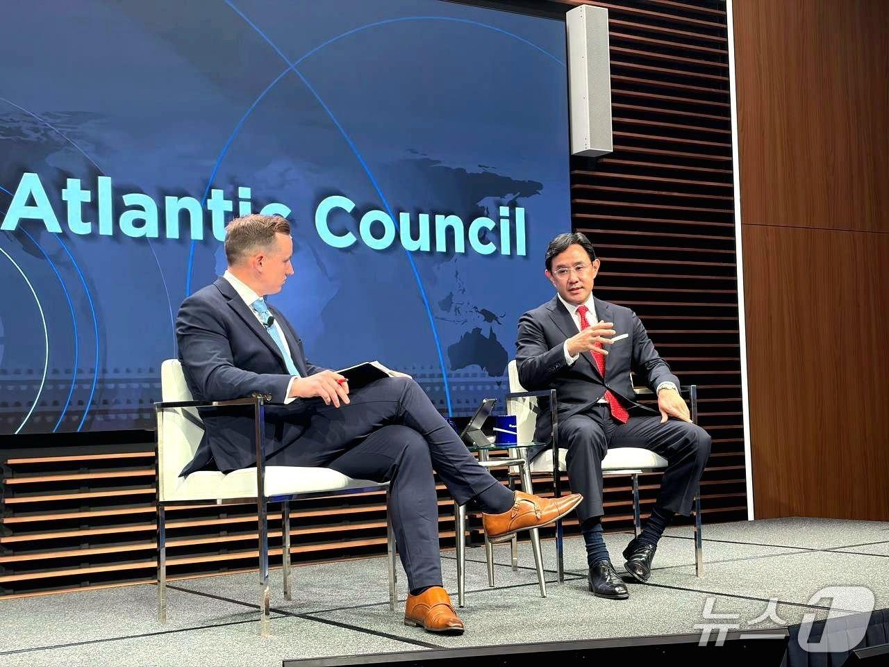 본문 이미지 -  최윤범 고려아연 회장은 27일(현지시간) 애틀랜틱 카운슬이 미국 워싱턴D.C에서 개최한 광물 안보를 위한 동맹 파트너십 모델 대담회에 참석했다.(고려아연 제공)