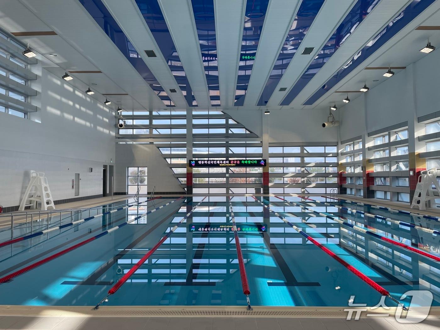 본문 이미지 - 음성군 맹동혁신 국민체육센터 수영장.(음성군 제공. 재판매 및 DB금지)/뉴스1