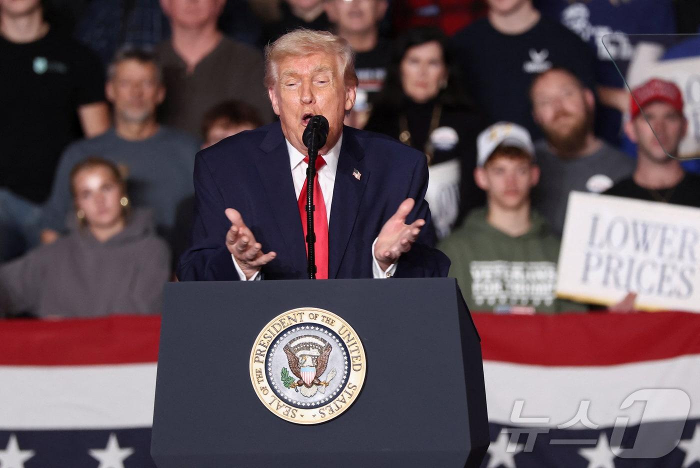 본문 이미지 - 도널드 트럼프 미국 대통령이 27일(현지시간) 아이오와주 클라이브에서 에너지와 경제를 주제로 연설하고 있다. 2026.01.27 ⓒ 로이터=뉴스1 ⓒ News1 최종일 선임기자