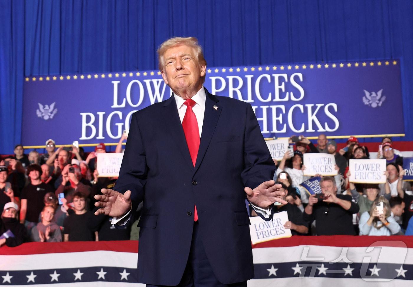 본문 이미지 - 도널드 트럼프 미국 대통령이 27일(현지시간) 아이오와주 클라이브에서 에너지와 경제를 주제로 연설하고 있다. 2026.01.27 ⓒ 로이터=뉴스1 ⓒ News1 최종일 선임기자