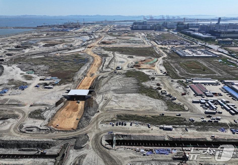 본문 이미지 - 여의도 면적의 4.3배 규모(1245만㎡)인 송도 11공구의 매립 및 기반시설 공사가 한창 진행중이다. (인천시 제공.재판매 및 DB금지)