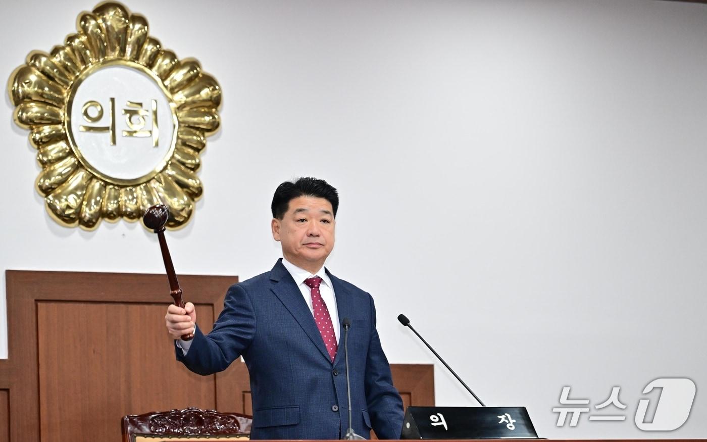 본문 이미지 - 나영민 김천시의장이 28일 임시회에서 회의를 주재하고 있다. (김천시의회 제공. 재판매 및 DB금지)/뉴스1