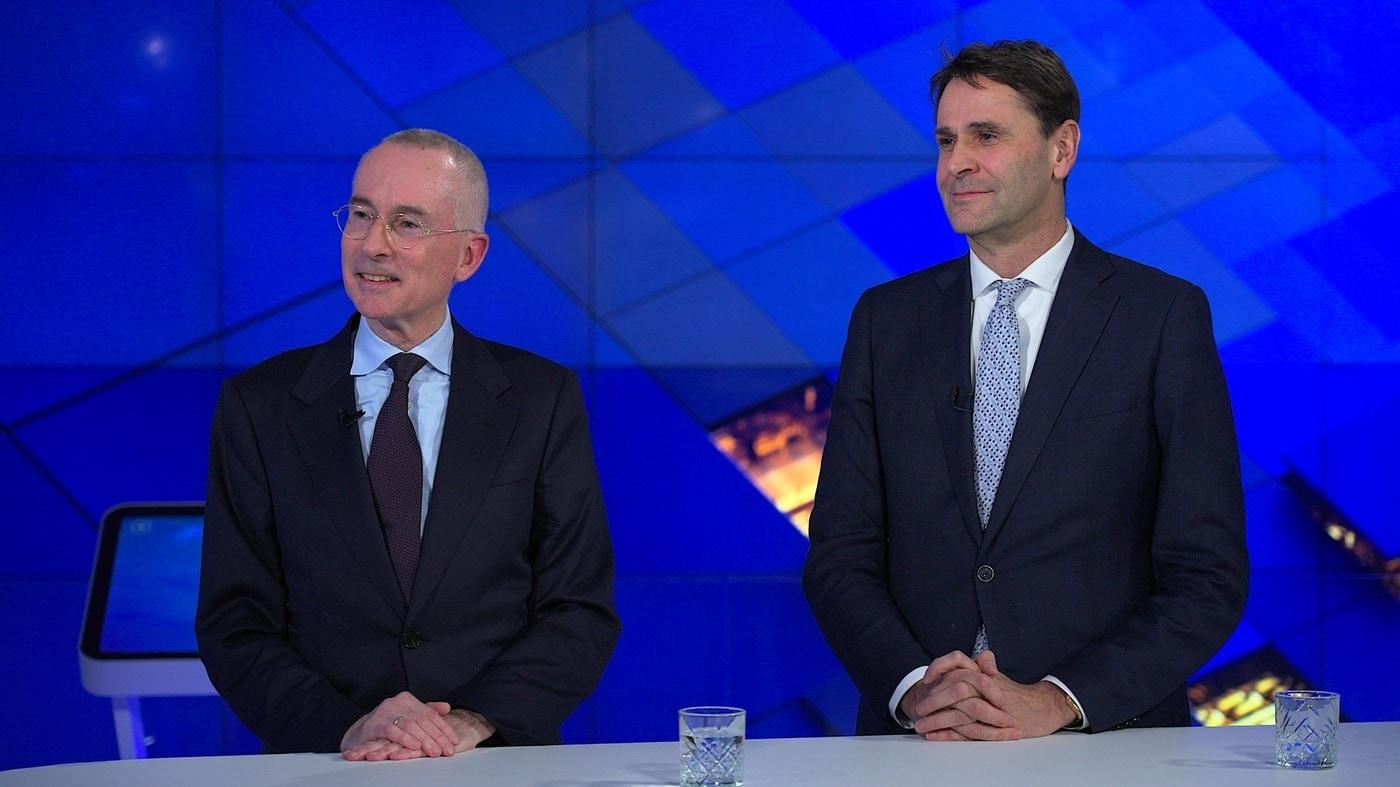 본문 이미지 - 로저 다센 ASML CFO(왼쪽)과 크리스토프 푸케 ASML 최고경영자(ASML 제공). ⓒ 뉴스1