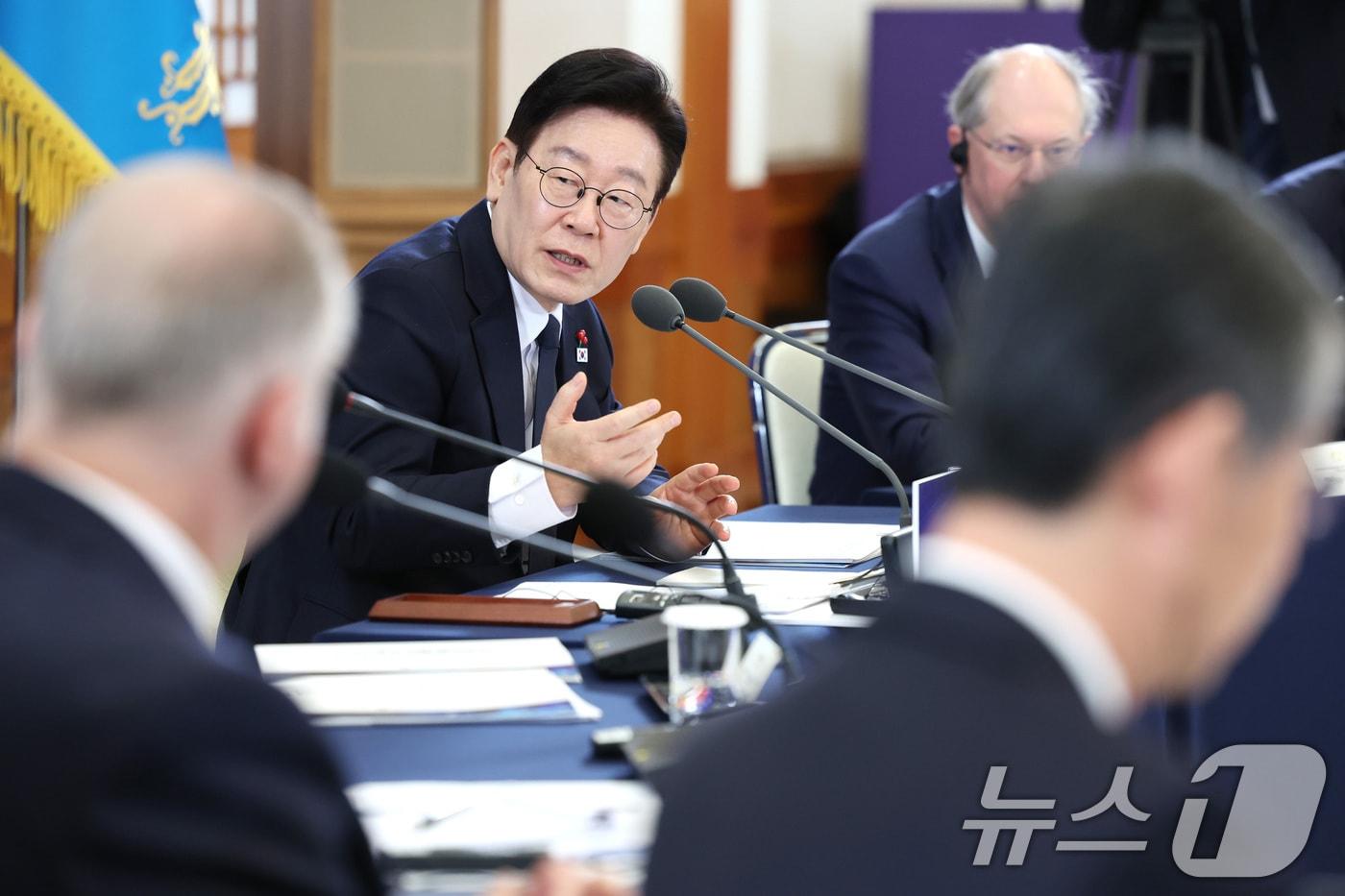 본문 이미지 - 이재명 대통령이 28일 청와대에서 열린 외국인 투자 기업 간담회에서 발언을 하고 있다. 2026.1.28/뉴스1 ⓒ News1 이재명 기자