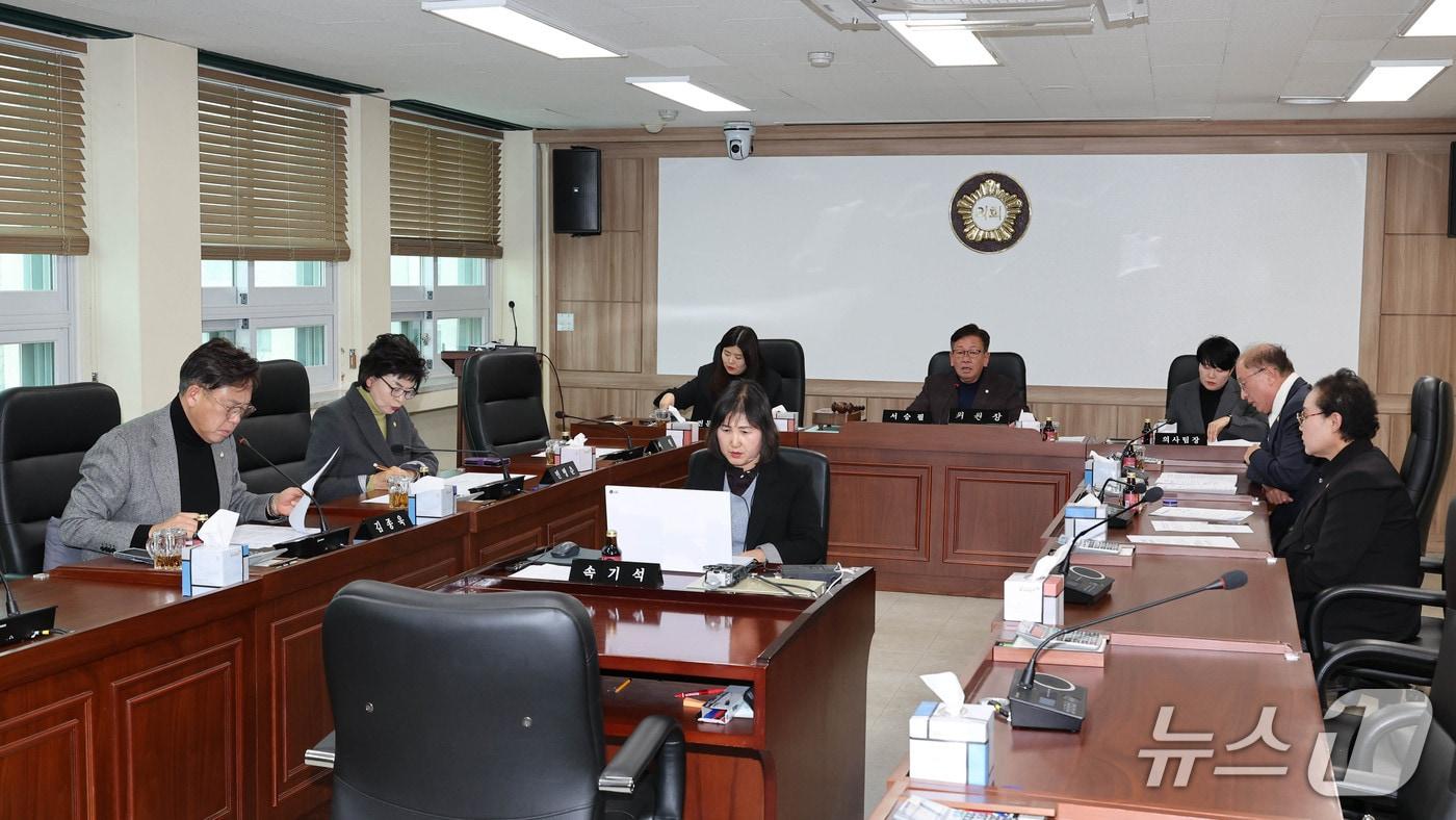 본문 이미지 - 논산시의회 제2차 국방 산업발전 특별위원회(이하 ‘국방특위’)를 개회했다. (논산시의회 제공.재판매 및 DB 금지)/뉴스1
