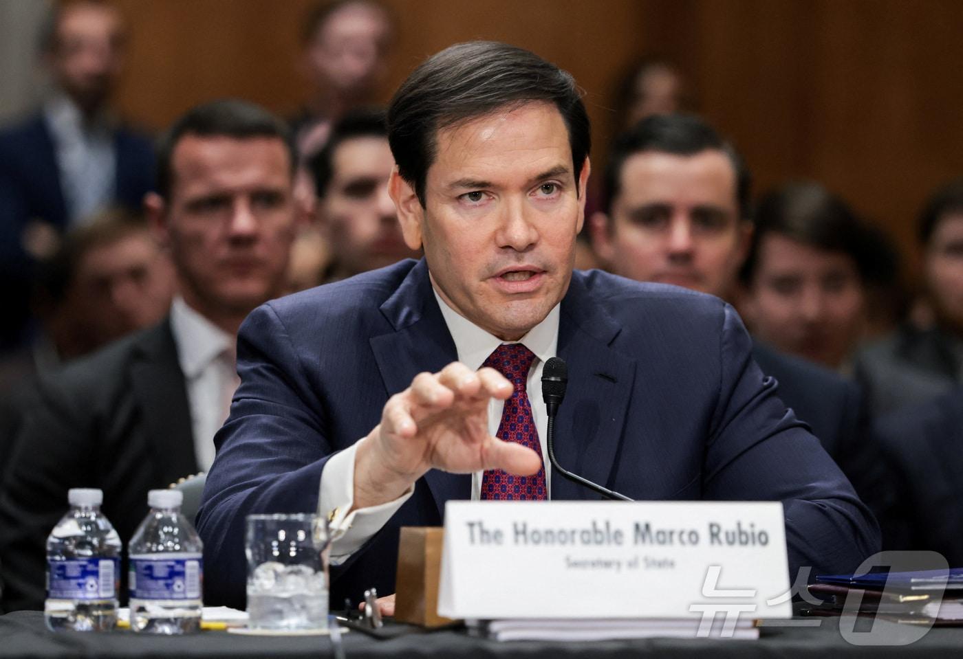 본문 이미지 - 마코 루비오 미국 국무부 장관이 28일(현지시간) 워싱턴DC 연방의회에서 열린 상원 외교위원회의 '베네수엘라에 대한 미국 정책' 청문회에서 발언하고 있다. 2026.01.28. ⓒ 로이터=뉴스1 ⓒ News1 류정민 특파원