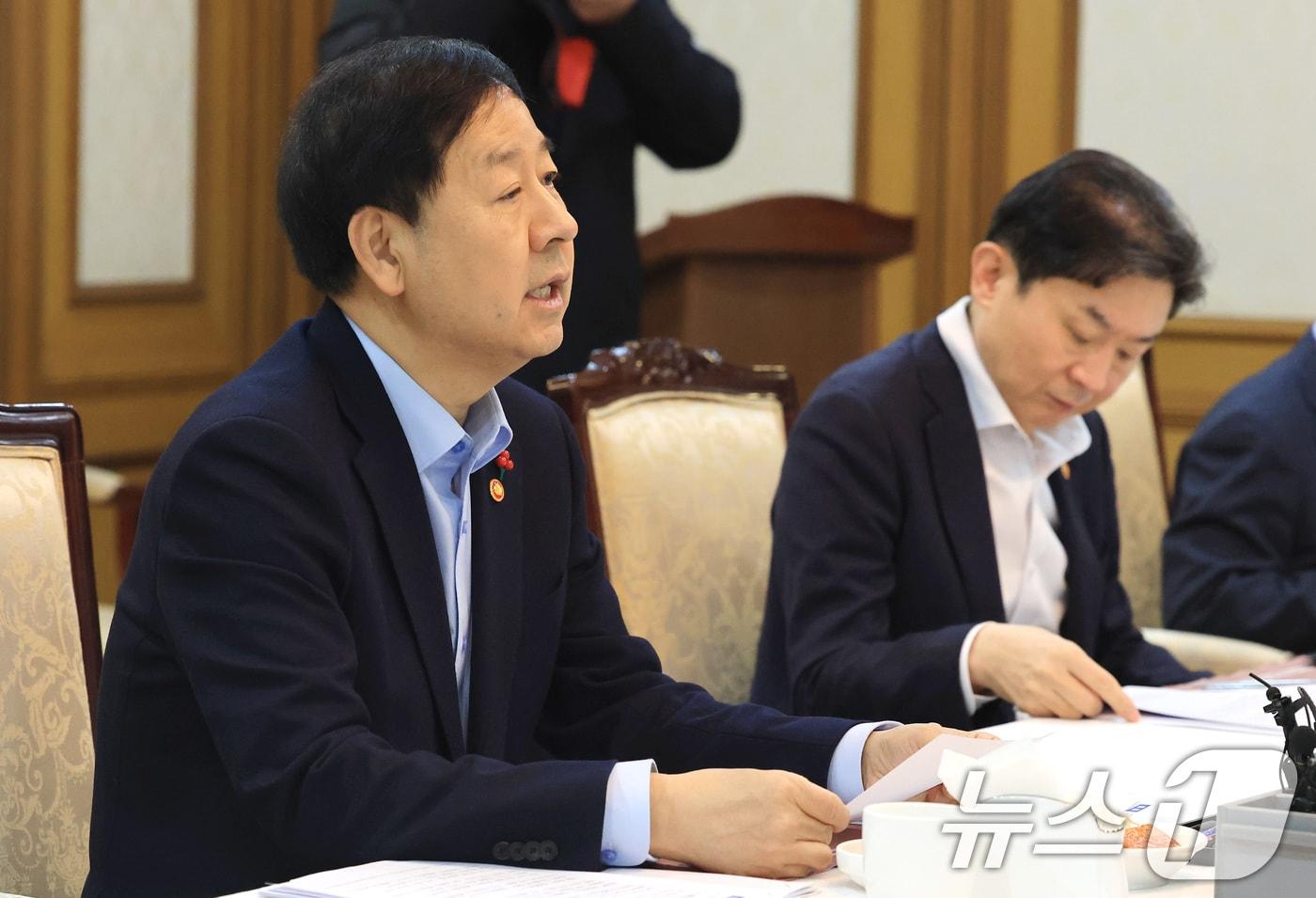 본문 이미지 - 구윤철 경제부총리 겸 재정경제부 장관이 29일 서울 종로구 정부서울청사에서 열린 확대 거시경제금융회의에서 모두발언을 하고 있다. 2026.1.29/뉴스1 ⓒ News1 임세영 기자