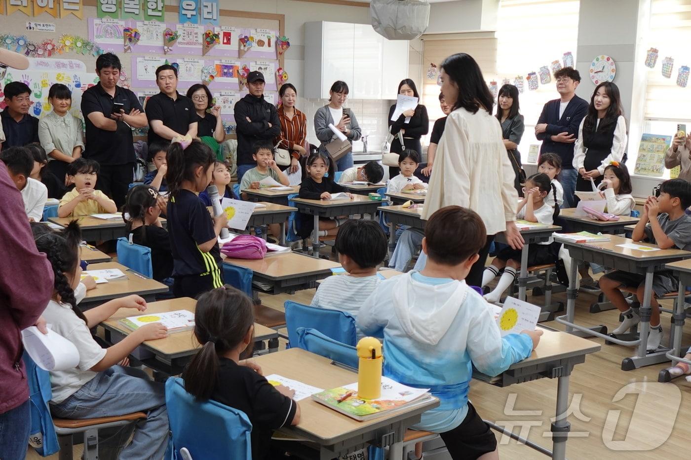 본문 이미지 - 경북교육청은 29일 교육부가 추진하는 ‘질문중심 수업과 과정중심 평가를 연계한 초등 수업·평가 전문가 1,000명 육성’ 사업의 주관청으로 선정됐다.(경북도 제공. 재판매 및 DB금지) ⓒ News1 김대벽기자