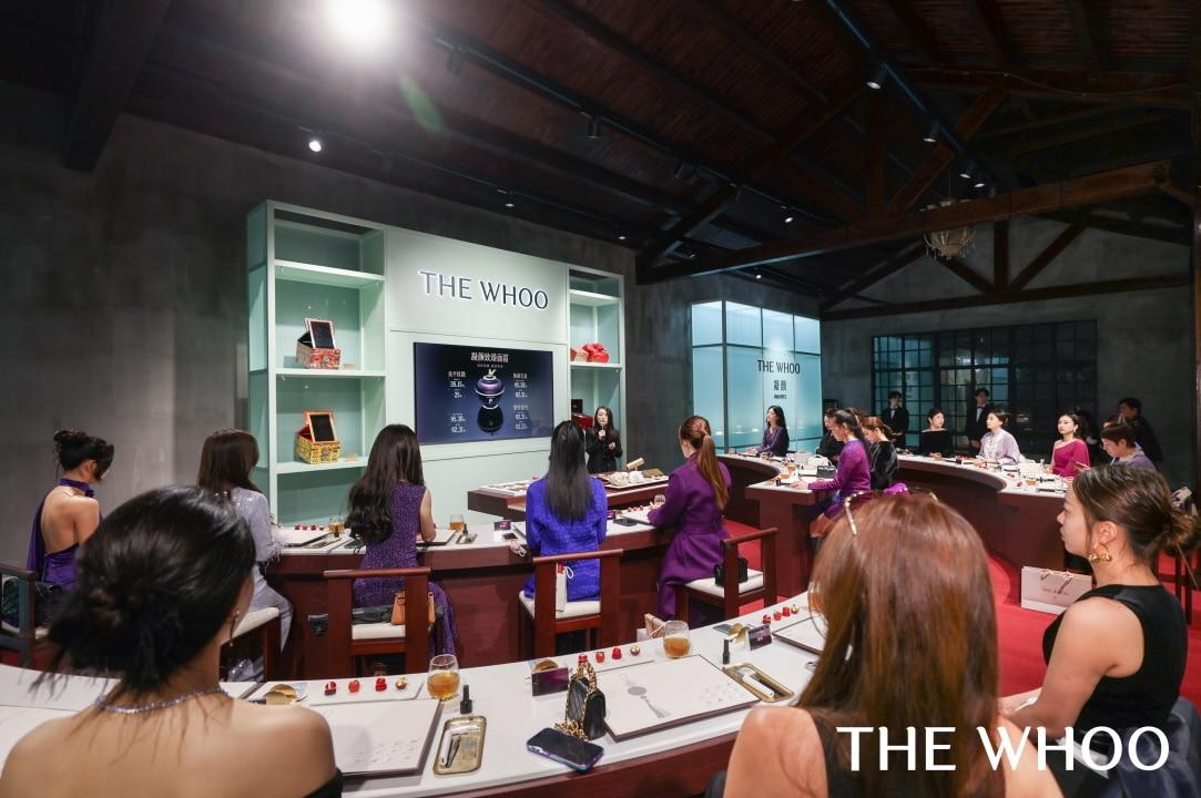 본문 이미지 - 더후의 환유 레드 에디션 중국 한정 출시를 기념해 최근 현지에서 VIP 초청 행사를 진행했다.(LG생활건강제공)