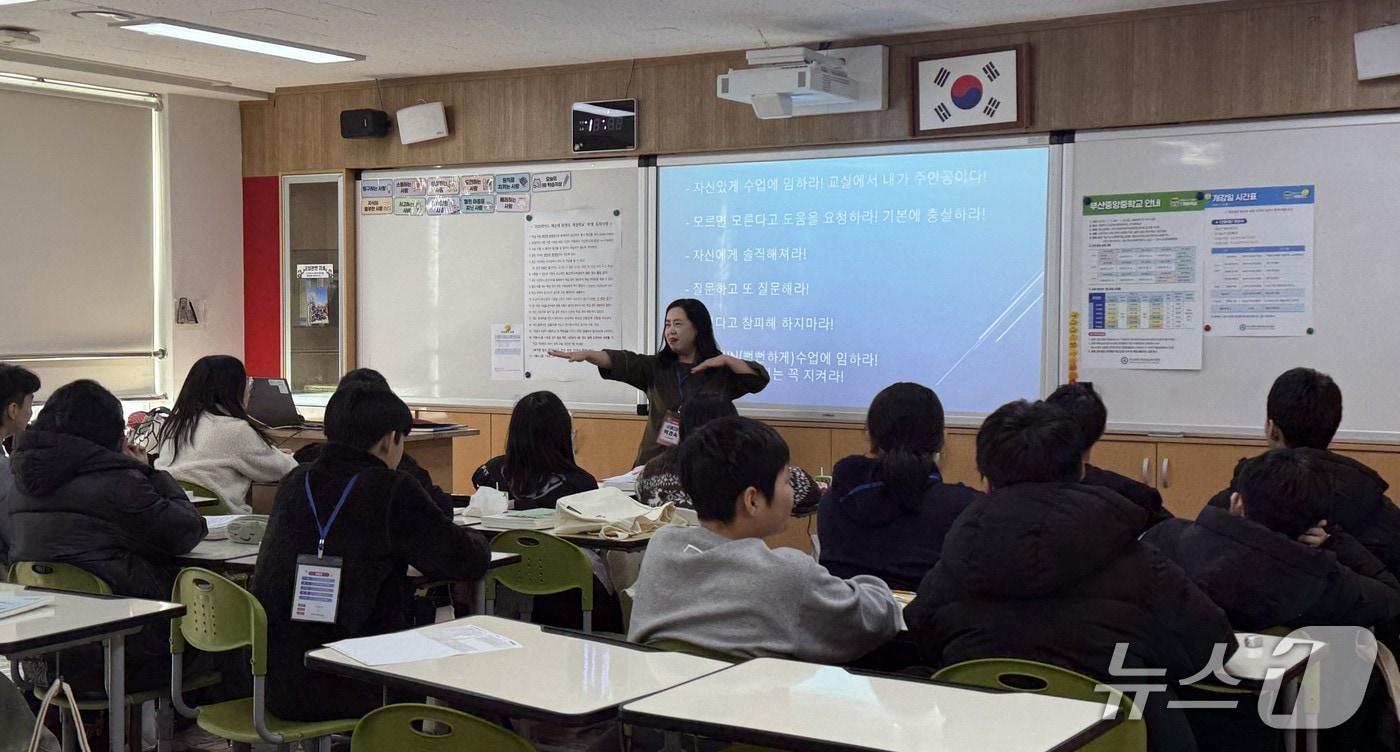 본문 이미지 - 위캔두 계절학교 수업 모습.(부산시교육청 제공. 재판매 및 DB금지)