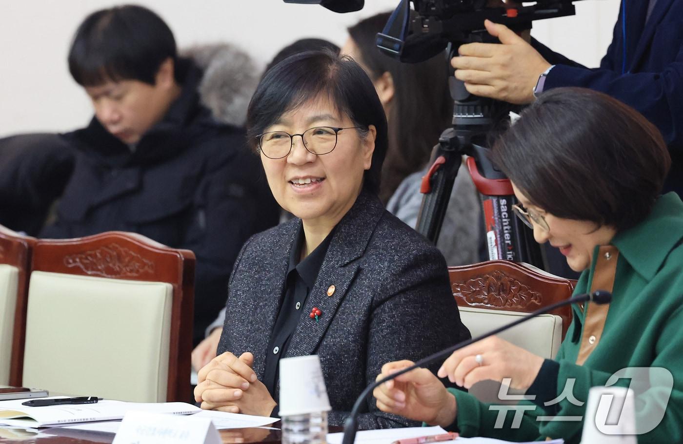 본문 이미지 - 정은경 보건복지부 장관이 29일 서울 종로구 정부서울청사에서 열린 제2차 의료혁신위원회 회의에 참석해 자리하고 있다. 2026.1.29/뉴스1 ⓒ News1 임세영 기자
