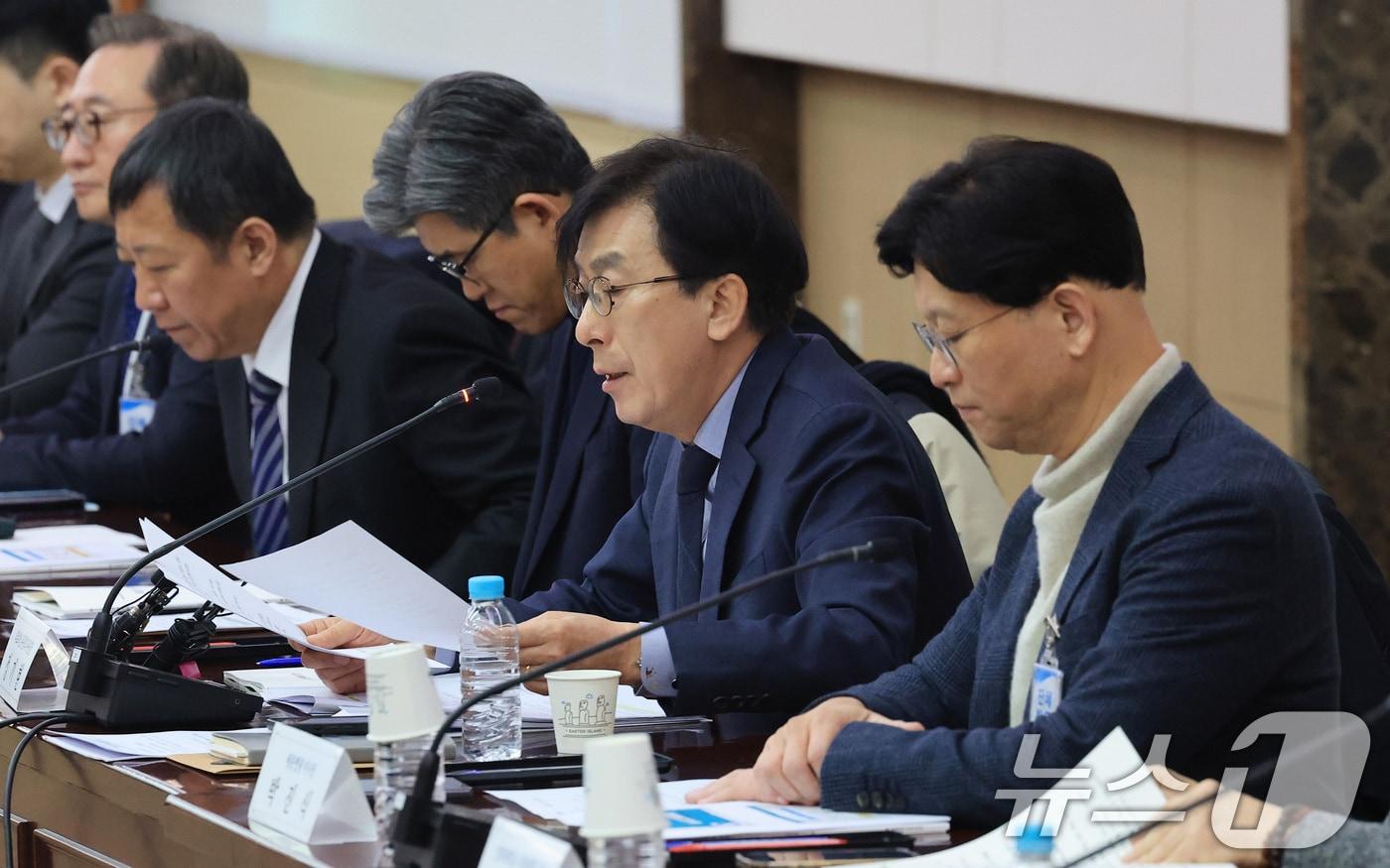 본문 이미지 - 정기현 의료혁신위원회 위원장이 29일 서울 종로구 정부서울청사에서 열린 제2차 의료혁신위원회 회의에서 모두발언을 하고 있다. 2026.1.29 ⓒ 뉴스1 임세영 기자