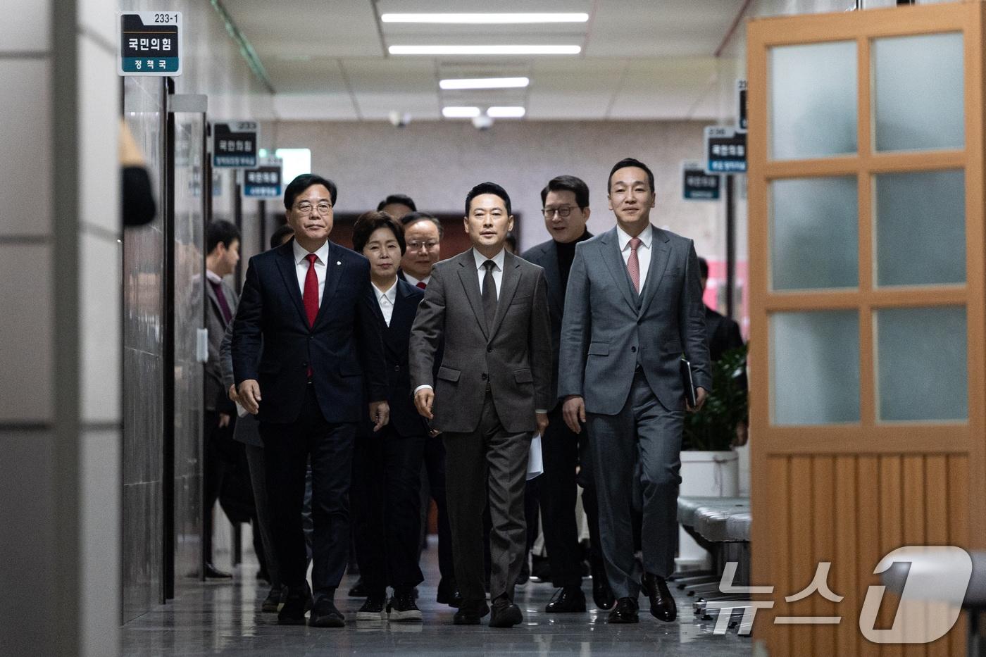 본문 이미지 - 장동혁 국민의힘 대표가 29일 서울 여의도 국회에서 열린 최고위원회의에 참석하고 있다. 2026.1.29 ⓒ 뉴스1 이승배 기자