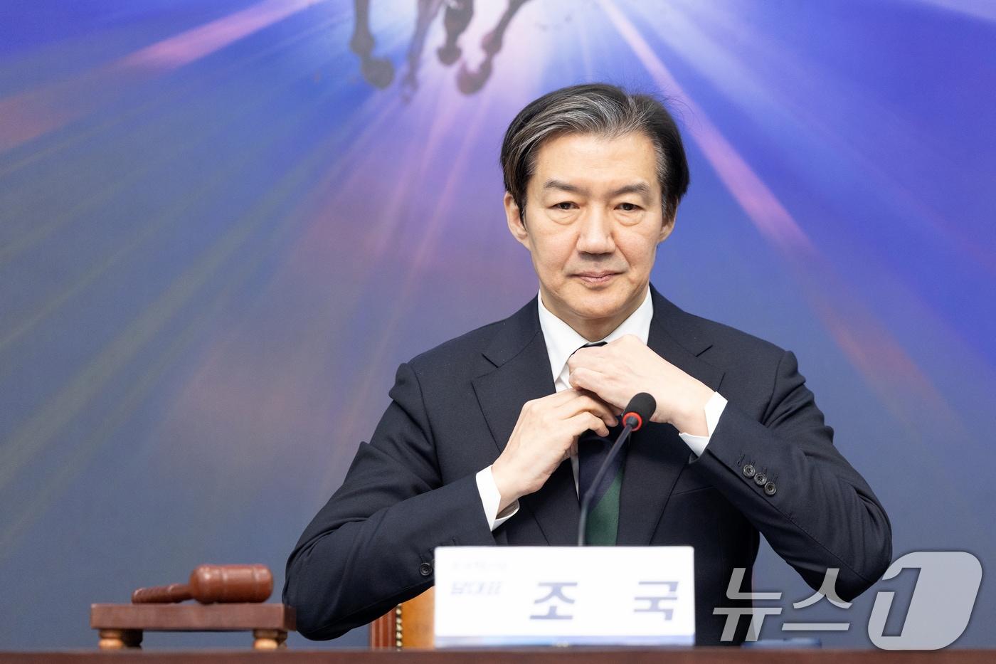 본문 이미지 - 조국 조국혁신당 대표가 29일 서울 여의도 국회에서 열린 최고위원회의에 참석하고 있다. 2026.1.29/뉴스1 ⓒ News1 이승배 기자