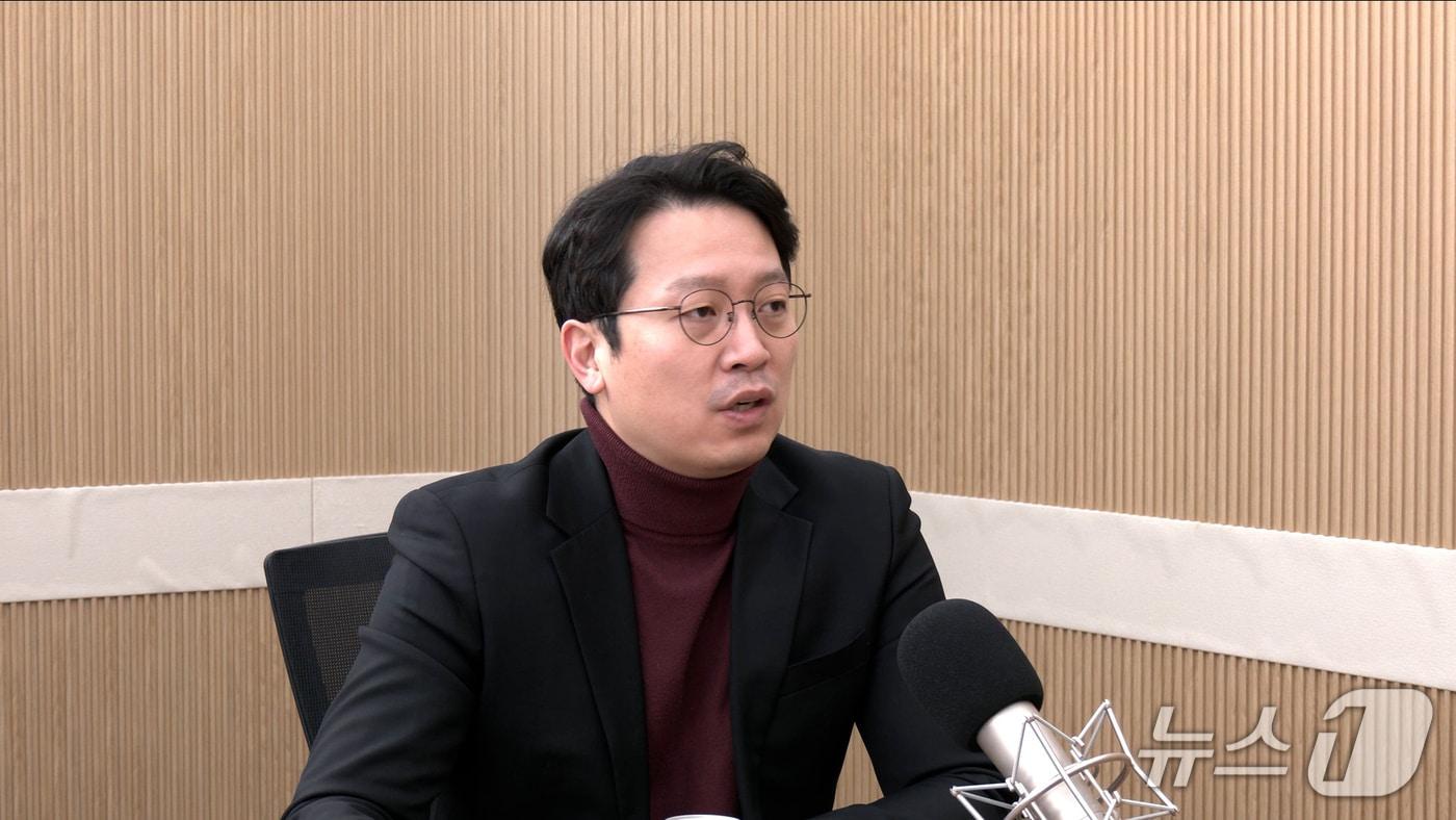 본문 이미지 - 이기인 개혁신당 사무총장이 29일 뉴스1TV '팩트앤뷰'에 출연해 질문에 답하고 있다.(뉴스1TV '팩트앤뷰' 캡처)