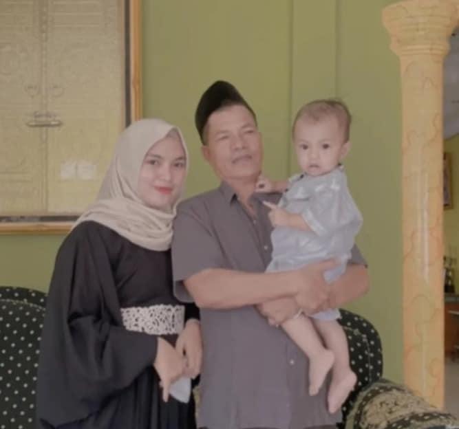 본문 이미지 - 레나타 파데아(24)와 남편(62). (브이엔 익스프레스 캡쳐)