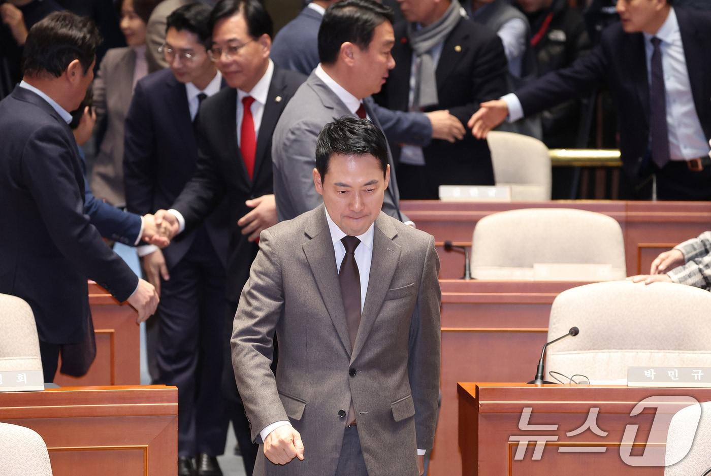 본문 이미지 - 장동혁 국민의힘 대표가 29일 서울 여의도 국회에서 열린 의원총회에 참석하고 있다. 2026.1.29/뉴스1 ⓒ News1 신웅수 기자