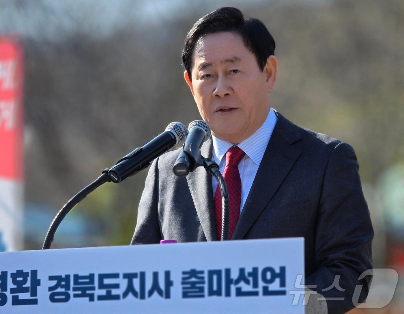 본문 이미지 - 최경환 전 경제부총리가 29일 경북 구미시 박정희 전 대통령 생가에서 지방선거 경북도지사 출마를 공식 선언하고 있다.2026.1.29/뉴스1 ⓒ News1 정우용 기자