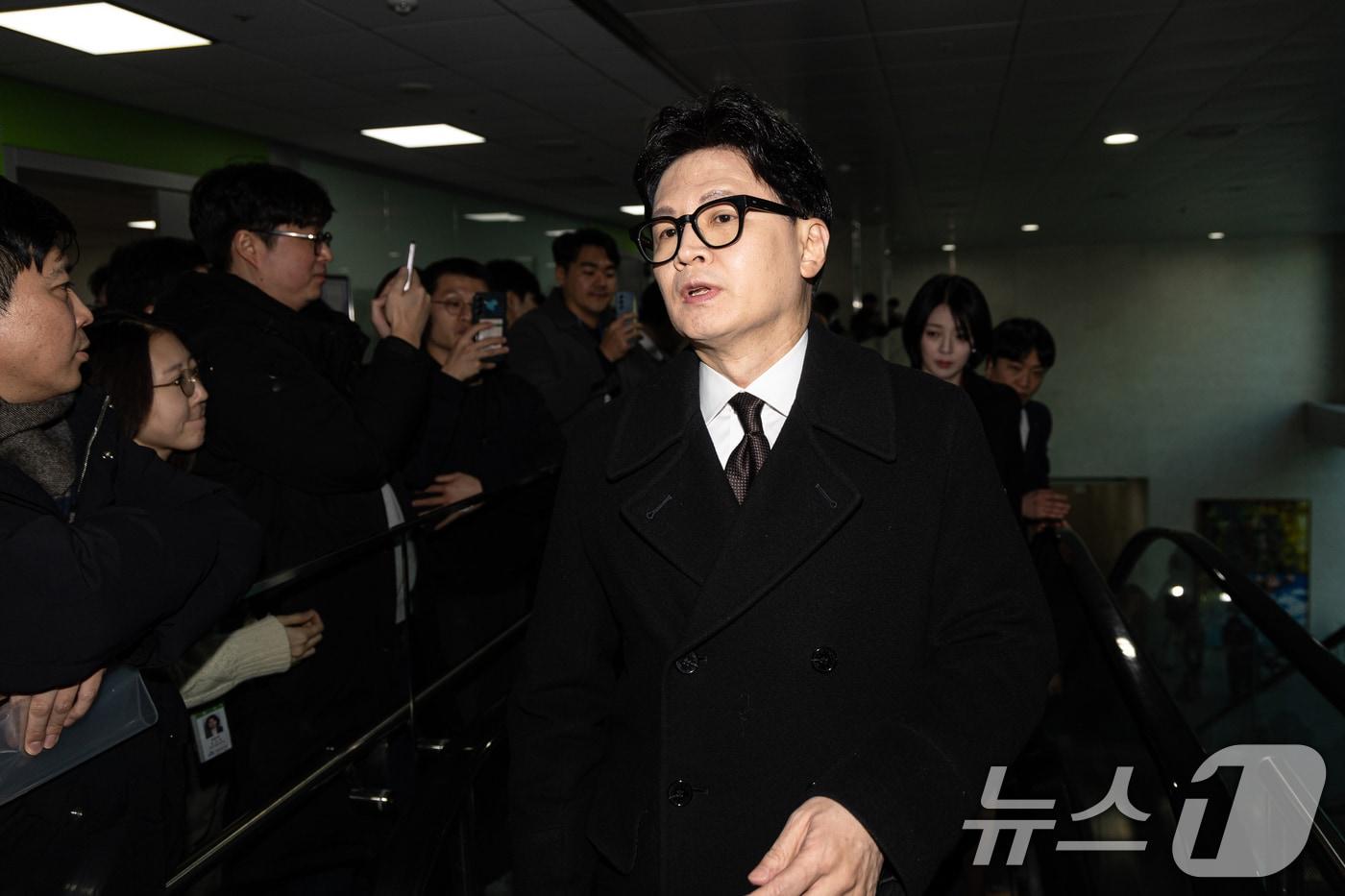 본문 이미지 - 한동훈 전 국민의힘 대표가 지난 1월 29일 서울 여의도 국회 소통관에서 국민의힘 지도부의 제명 결정에 관한 입장 발표를 위해 기자회견장으로 향하고 있는 모습. 2026.1.29/뉴스1 ⓒ News1 이승배 기자