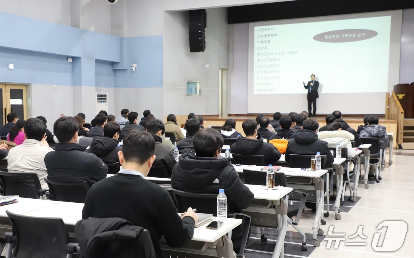 본문 이미지 -  교육 모습.(경기도북부소방재난본부 제공. 재판매 및 DB 금지)/뉴스1