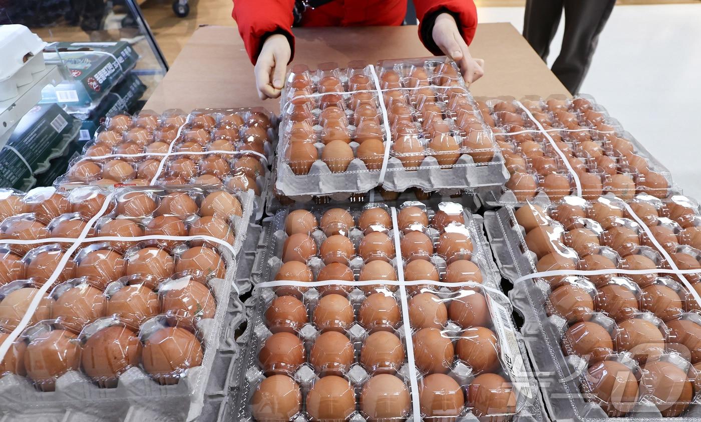 본문 이미지 - 서울의 한 대형마트에 계란이 진열되어 있다. 2026.1.29/뉴스1 ⓒ News1 최지환 기자