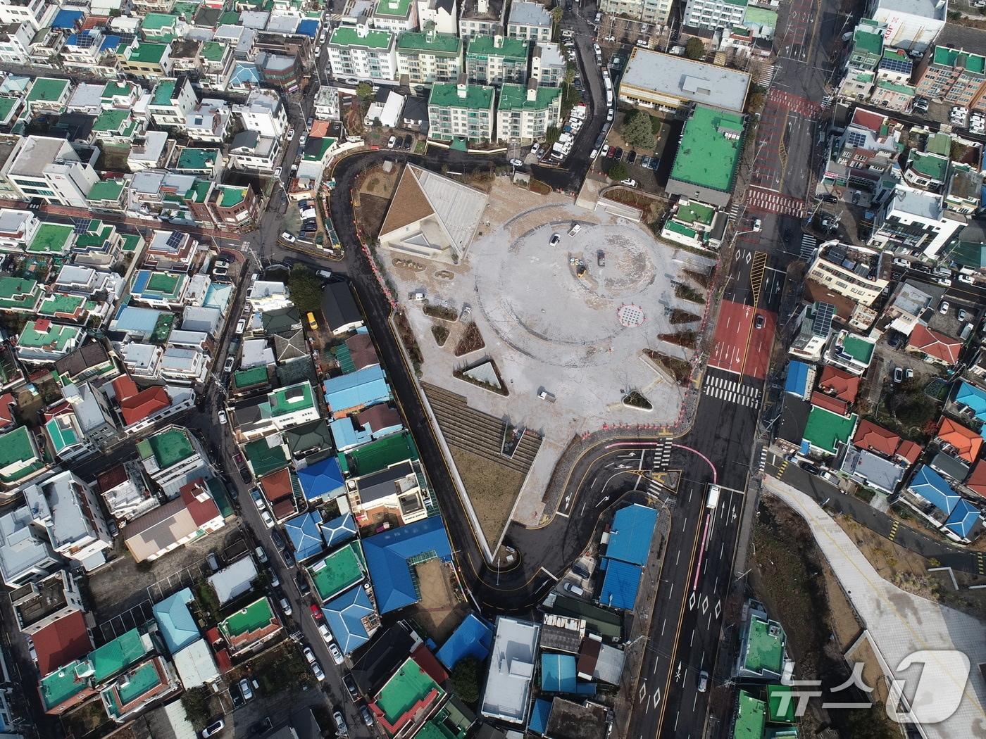 본문 이미지 - 하늘에서 바라본 문화광장(서귀포시 제공)/뉴스1