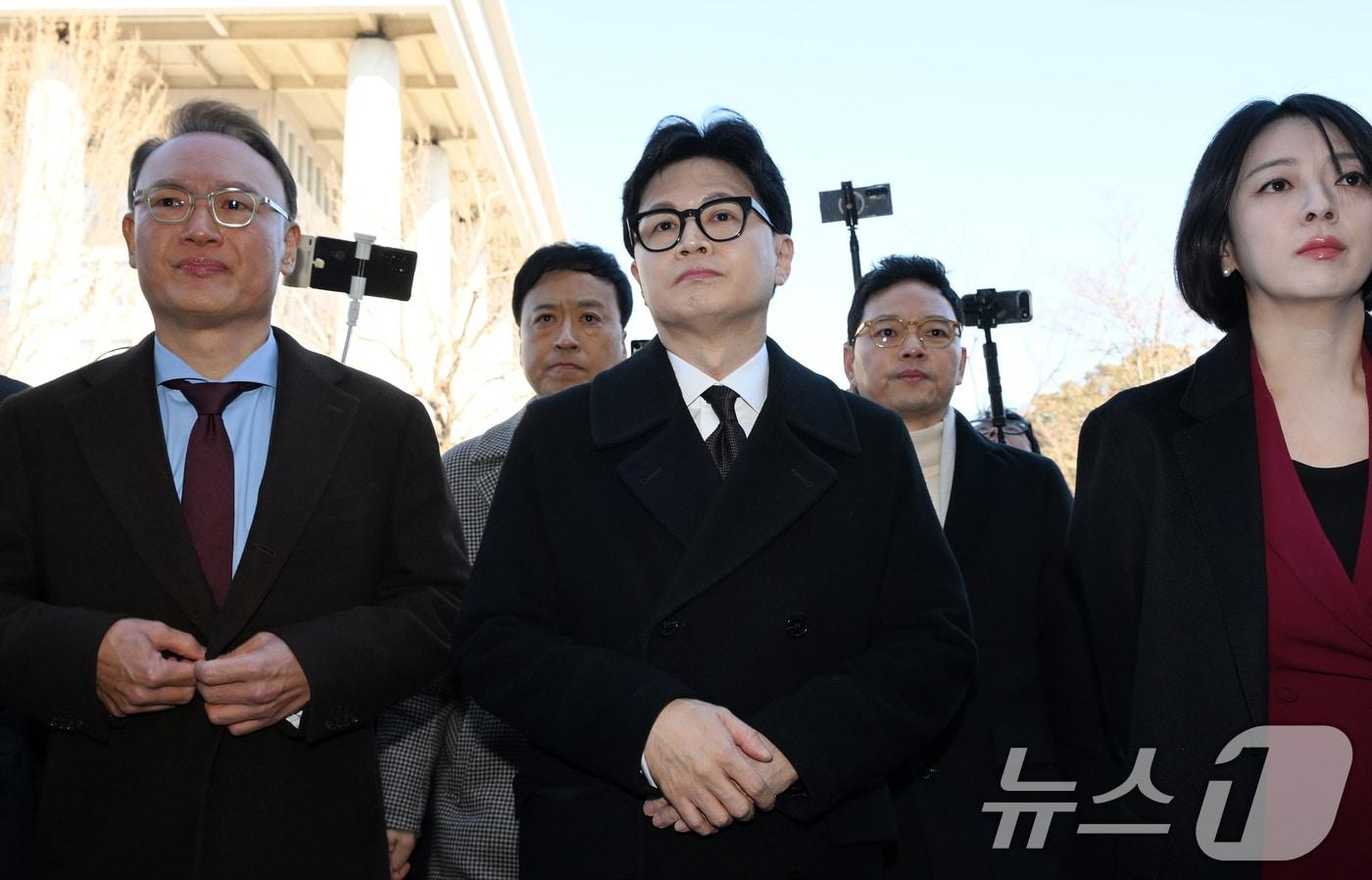 본문 이미지 - 한동훈 전 국민의힘 대표가 29일 서울 여의도 국회 소통관에서 국민의힘 지도부의 제명 결정에 관한 입장 발표를 위해 발걸음을 옮기고 있다. (공동취재) 2026.1.29/뉴스1 ⓒ News1 이승배 기자