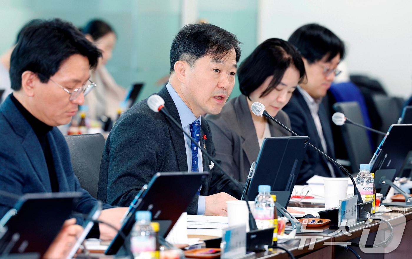 본문 이미지 - 이형훈 보건복지부 2차관이 지난달 29일 서울 서초구 국제전자센터에서 열린 건강보험정책심의위원회 회의에서 모두발언을 하고 있다. (보건복지부 제공. 재판매 및 DB 금지)  ⓒ 뉴스1