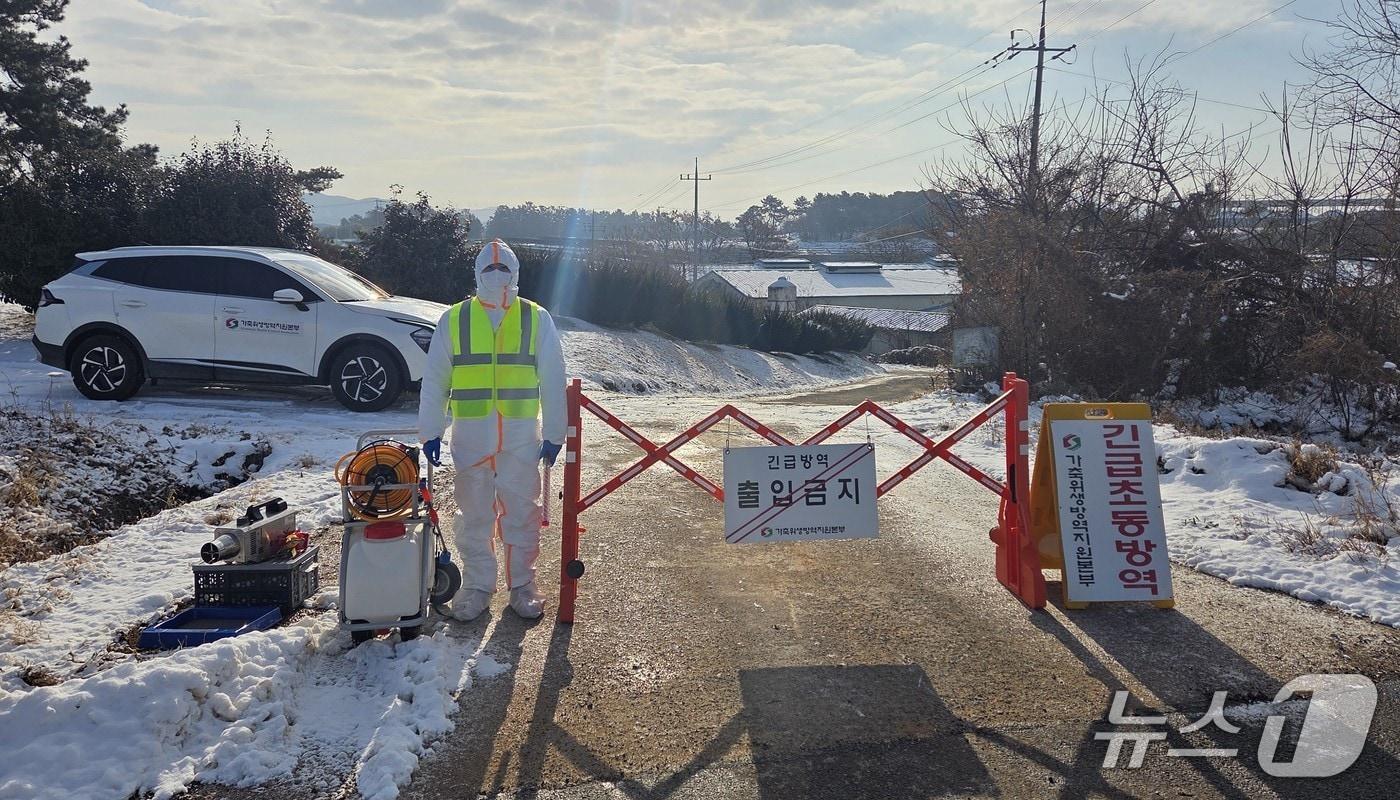 조류인플루엔자 항원이 검출된 전남 나주 종오리농장의 통행이 제한되고 있다.(전남도 제공. 재판매 및 DB 금지) 2026.1.3
