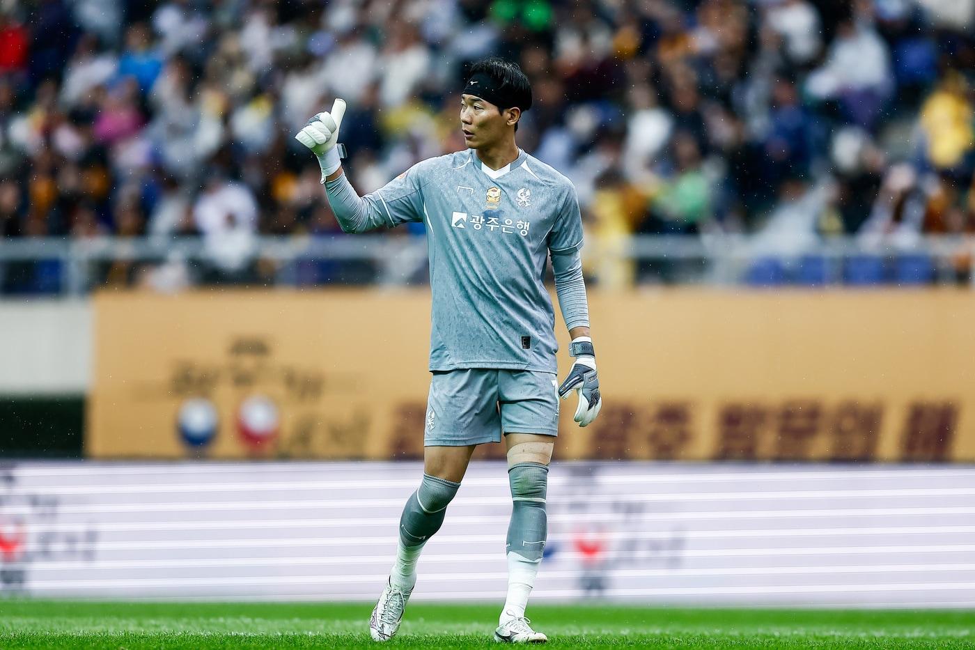 광주FC와 3년 계약을 연장한 김경민. (광주FC 제공)