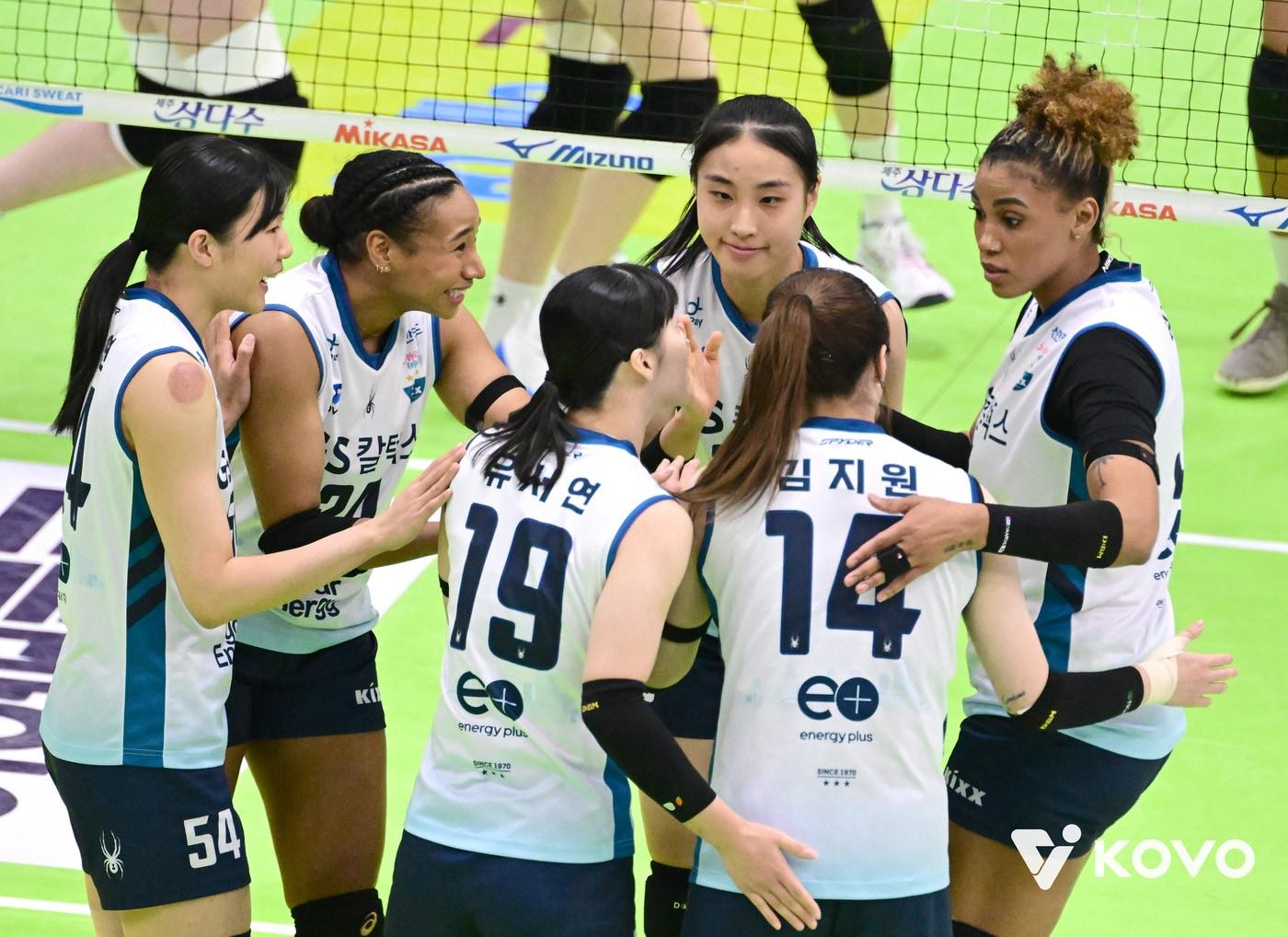 본문 이미지 - 여자 프로배구 4위에 오른 GS칼텍스. (KOVO 제공)