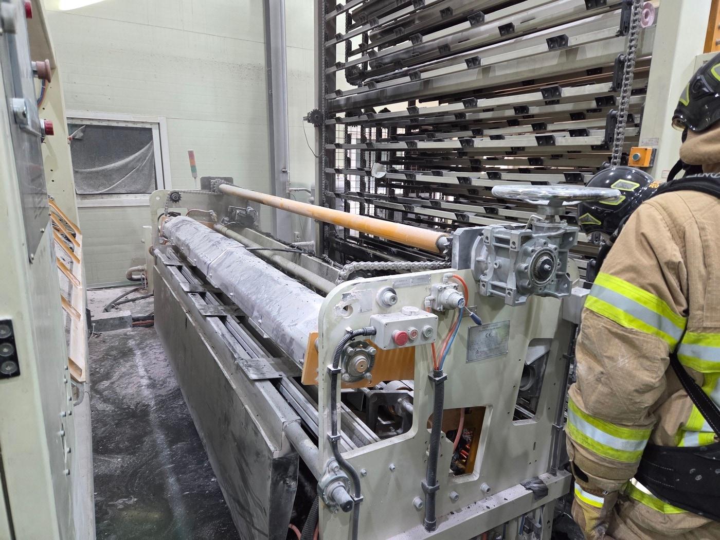 본문 이미지 -  세종시 소정면 휴지 제조공장 화재. (세종소방본부 제공. 재판매 및 DB 금지)