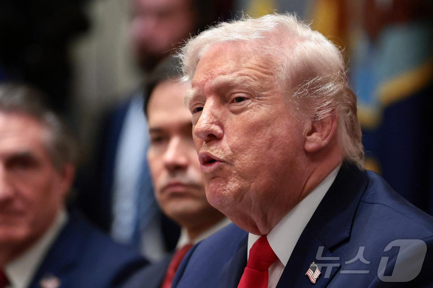 본문 이미지 - 도널드 트럼프 미국 대통령이 29일(현지시간) 백악관에서 내각회의를 열고 발언하고 있다. 2026.1.29 ⓒ 로이터=뉴스1 ⓒ News1 강민경 기자
