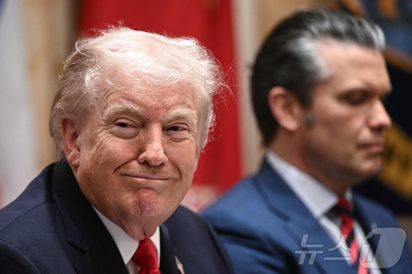 본문 이미지 - 도널드 트럼프 미국 대통령이 29일 백악관 캐비닛룸에서 내각 회의를 하고 있다. 2026.1.29 ⓒ AFP=뉴스1 ⓒ News1 강민경 기자