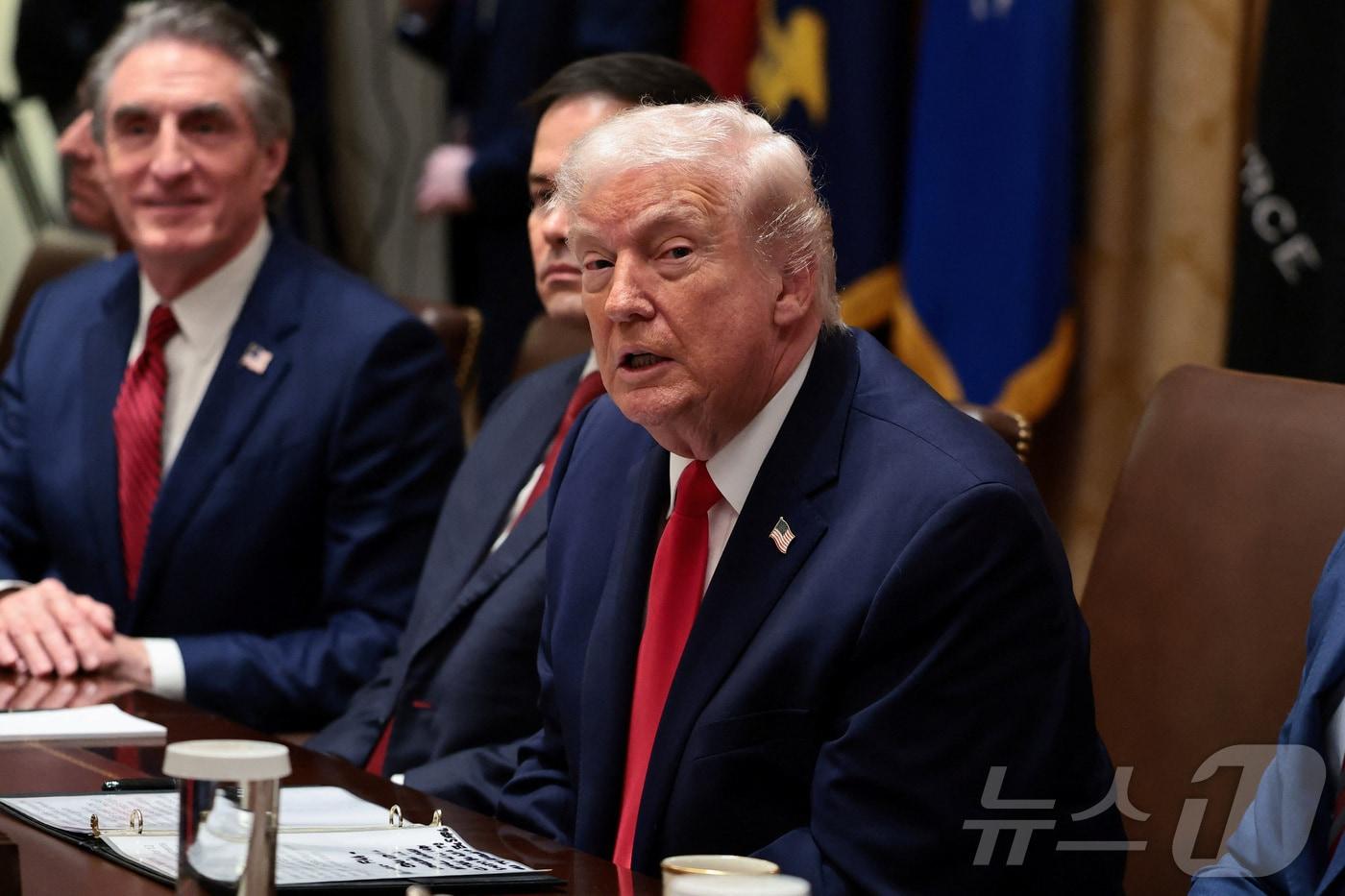 본문 이미지 - 도널드 트럼프 미국 대통령이 29일(현지시간) 워싱턴DC 백악관에서 각료회의를 주재하고 있다. 2026.01.29. ⓒ 로이터=뉴스1 ⓒ News1 류정민 특파원