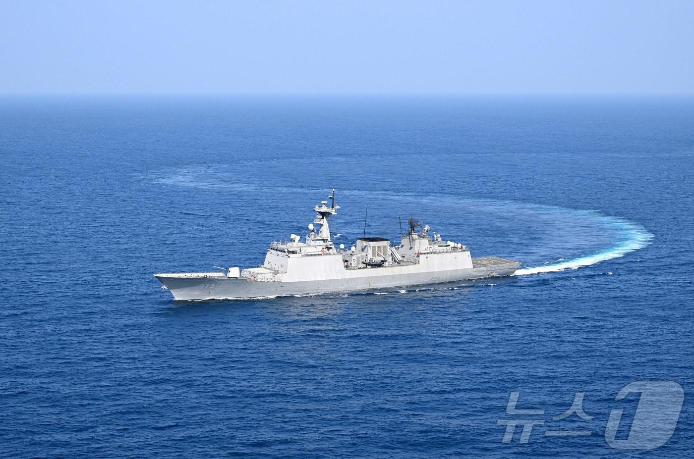 본문 이미지 -  해상기동 중인 대한민국해군 강감찬함(DDH-II)의 모습. (해군 제공)