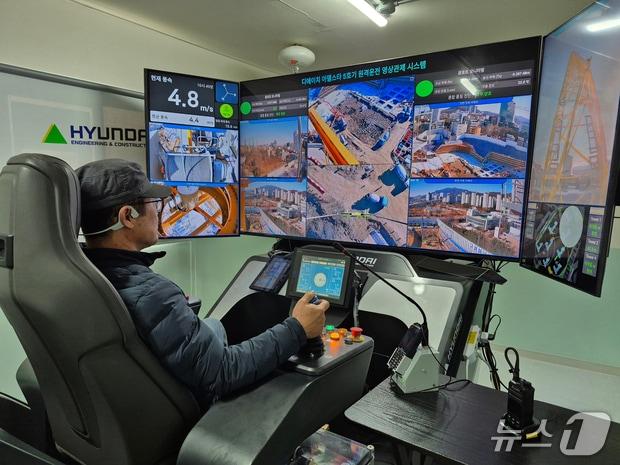 본문 이미지 -  현대건설, 원격제어 타워크레인 국내 최초 도입 (현대건설 제공)