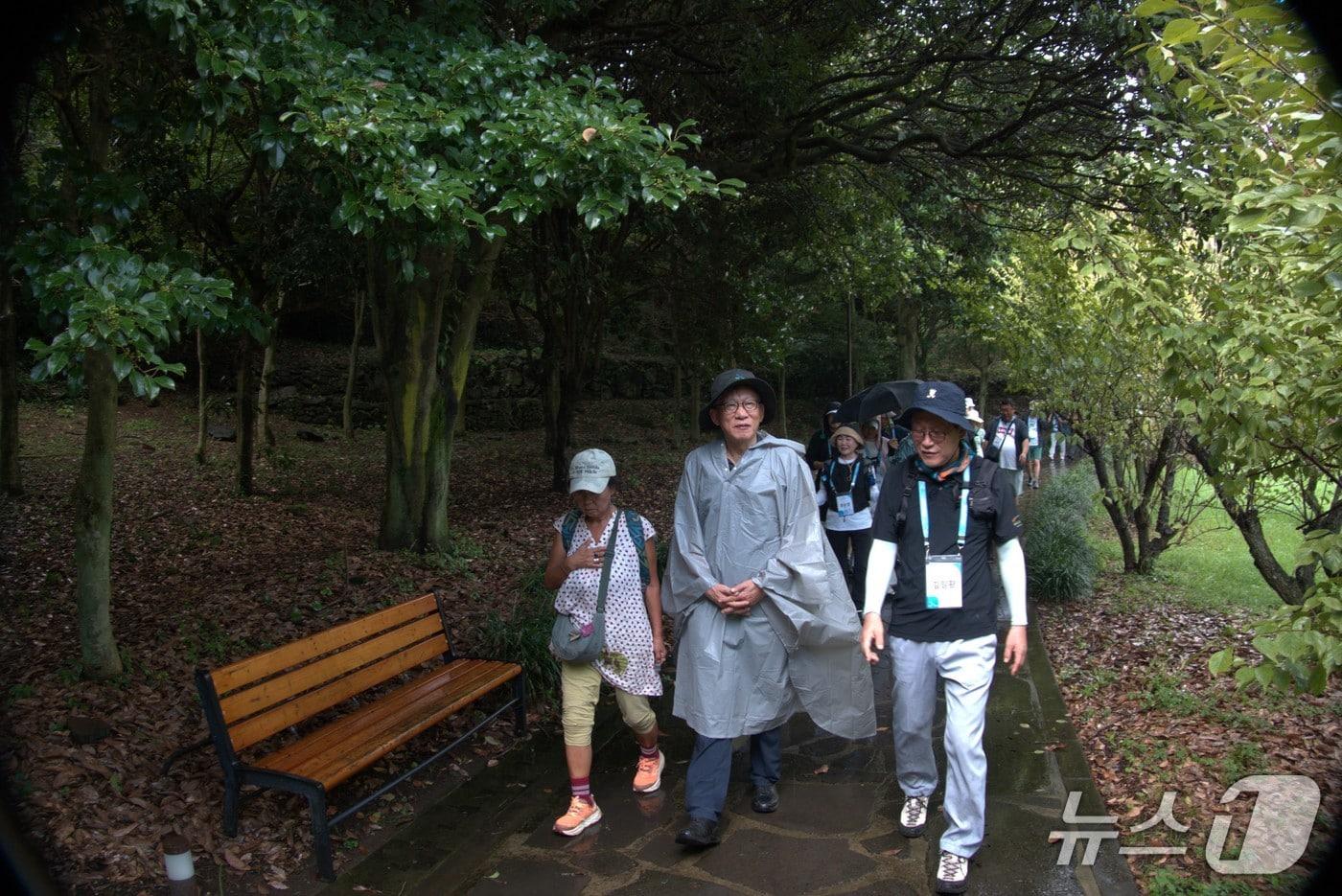 본문 이미지 - '길 위의 리더십 과정' 유홍준 교수 인문 강의 현장.(사단법인 제주올레 제공, 재판매 및 DB 금지)