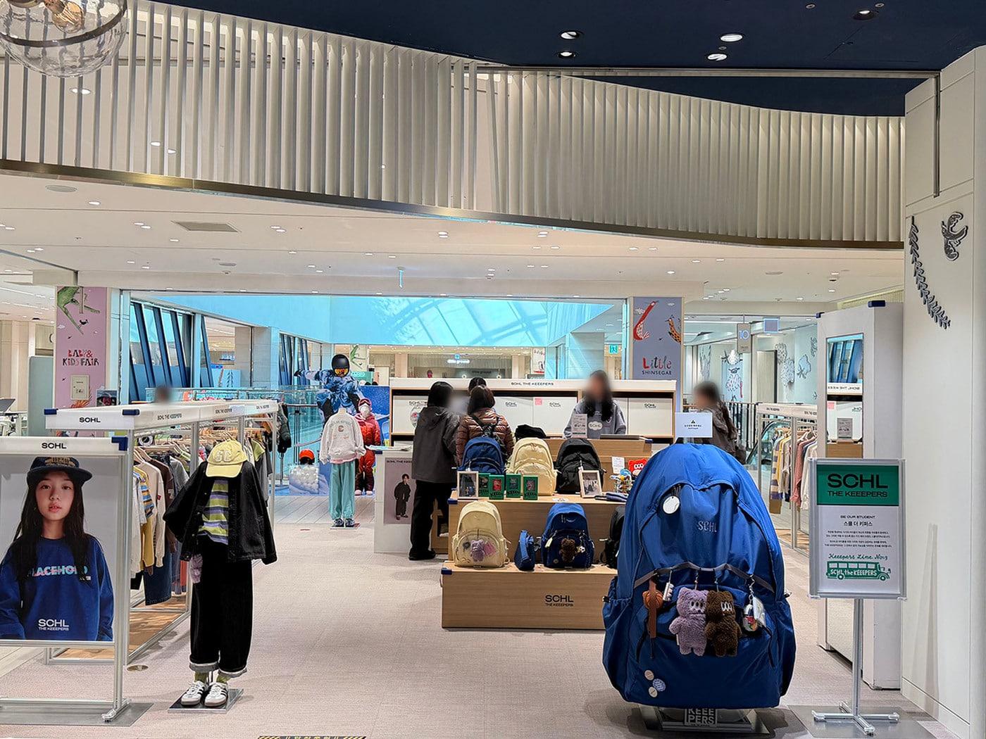 본문 이미지 - '스쿨더키퍼스' 팝업 스토어. (신세계백화점 제공). 